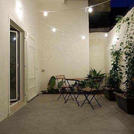 Apartamento Dante'S Patio Bari Exterior foto